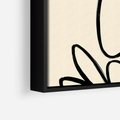 Obraz w ramie 50x50 - Złamane Granice - abstrakcyjna sztuka, przypominająca kwiat - rama czarna