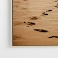 Obraz w ramie 50x70 - Ślady stóp na plaży - plaża, ślady - rama drewno