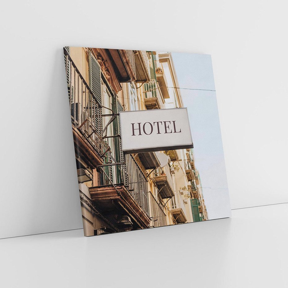 Obraz na płótnie 30x30 - Magiczne Spacery - hotel, uliczka