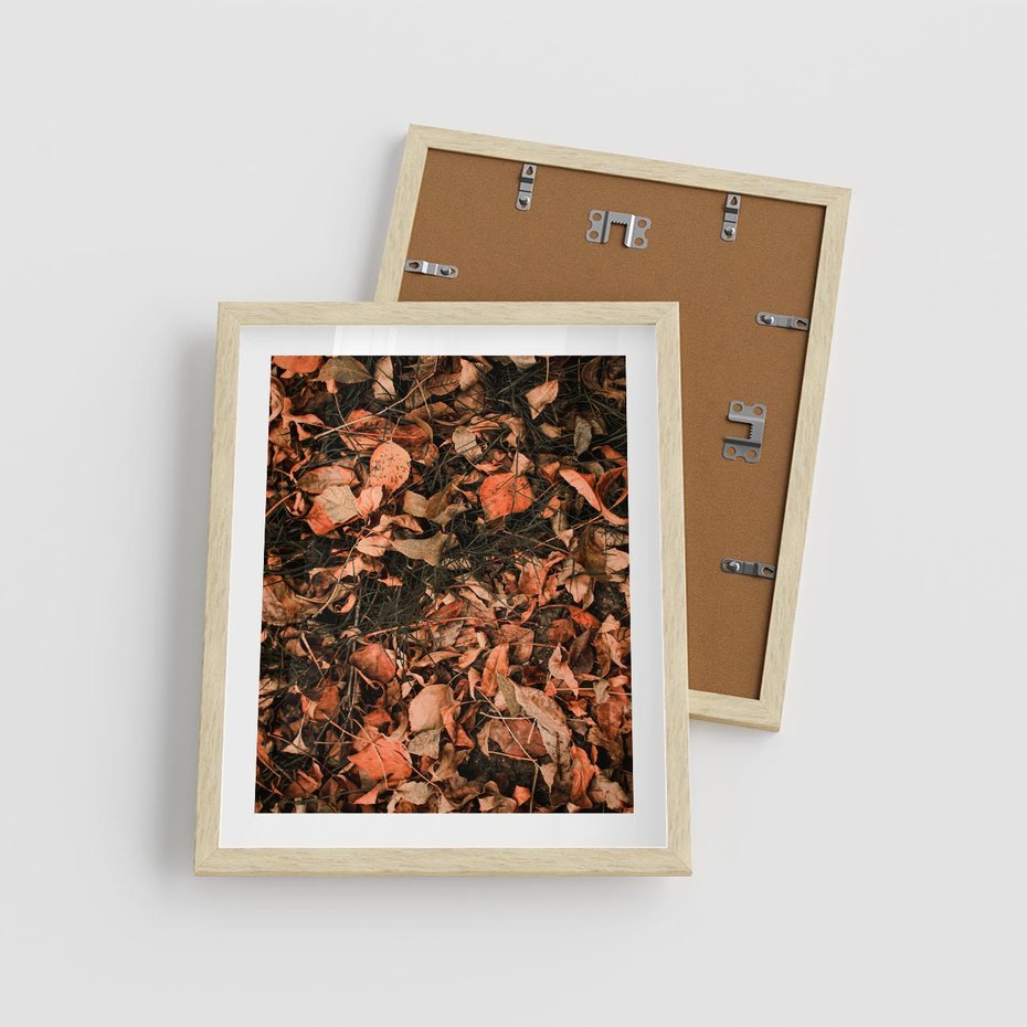 Plakat w ramie 40x50 - Jesienny Splot: Pomarańczowe Liście - liście, pomarańczowe suche liście - rama drewno
