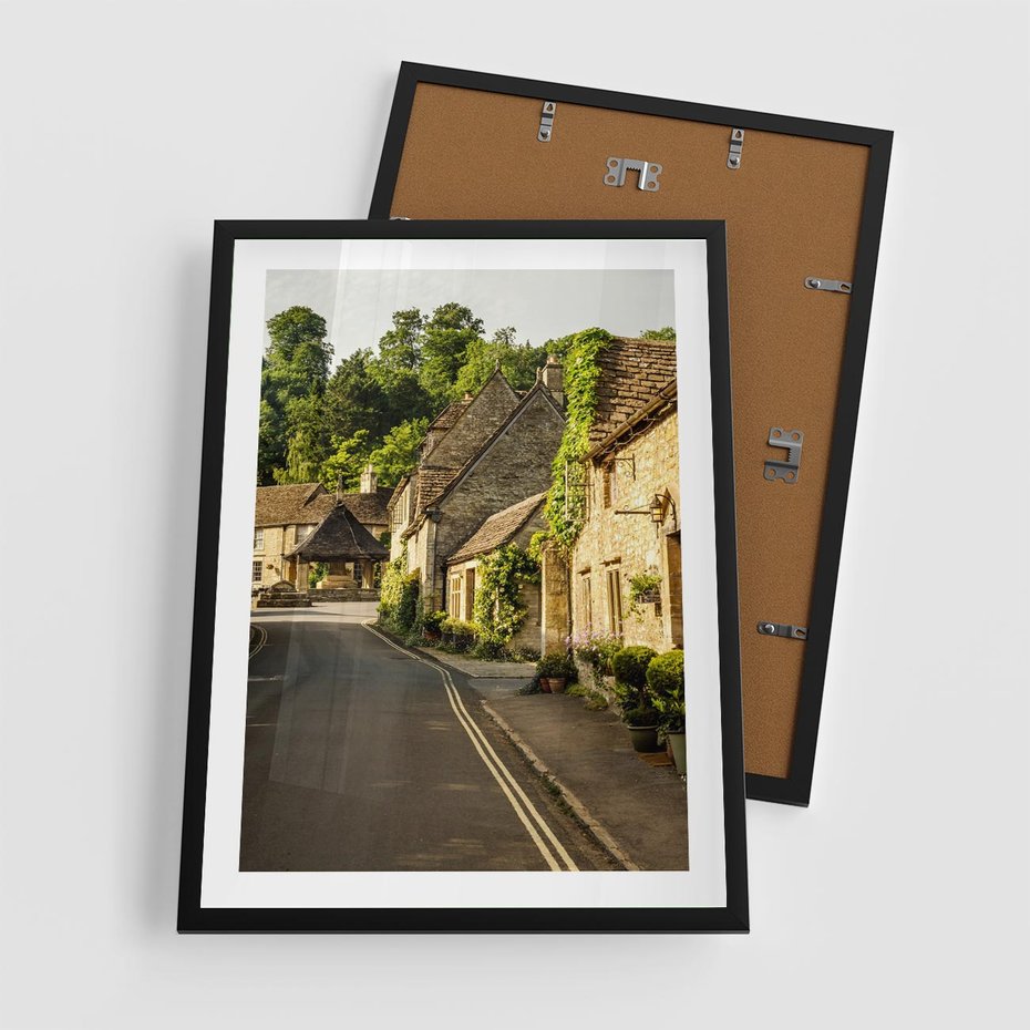 Plakat w ramie 50x70 - Magiczna podróż w głąb miasta - uliczka, perspektywa - rama czarna