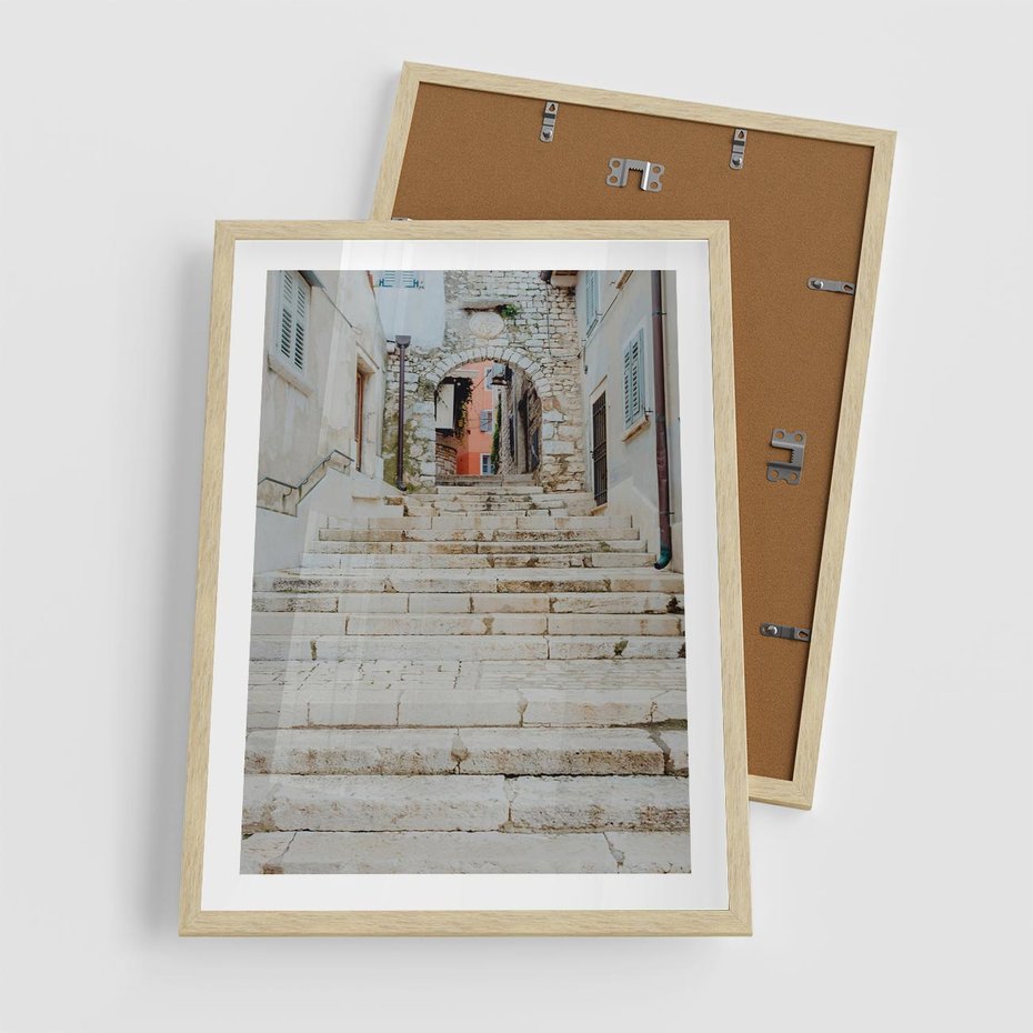 Plakat w ramie 50x70 - Schody we Włoskim Miasteczku - schody, śródziemnomorskie miasteczko - rama drewno