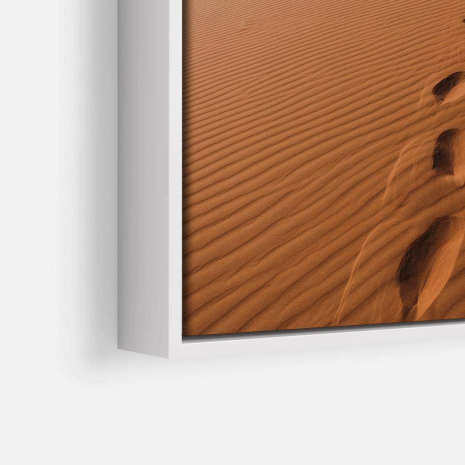 Obraz w ramie 80x80 - Piasek pustyni w ogniu - pustynia, piasek - rama biała