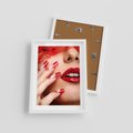 Plakat w ramie 30x40 - Piękno manicure: kolory i elegancja - paznokcie, manicure - rama biała