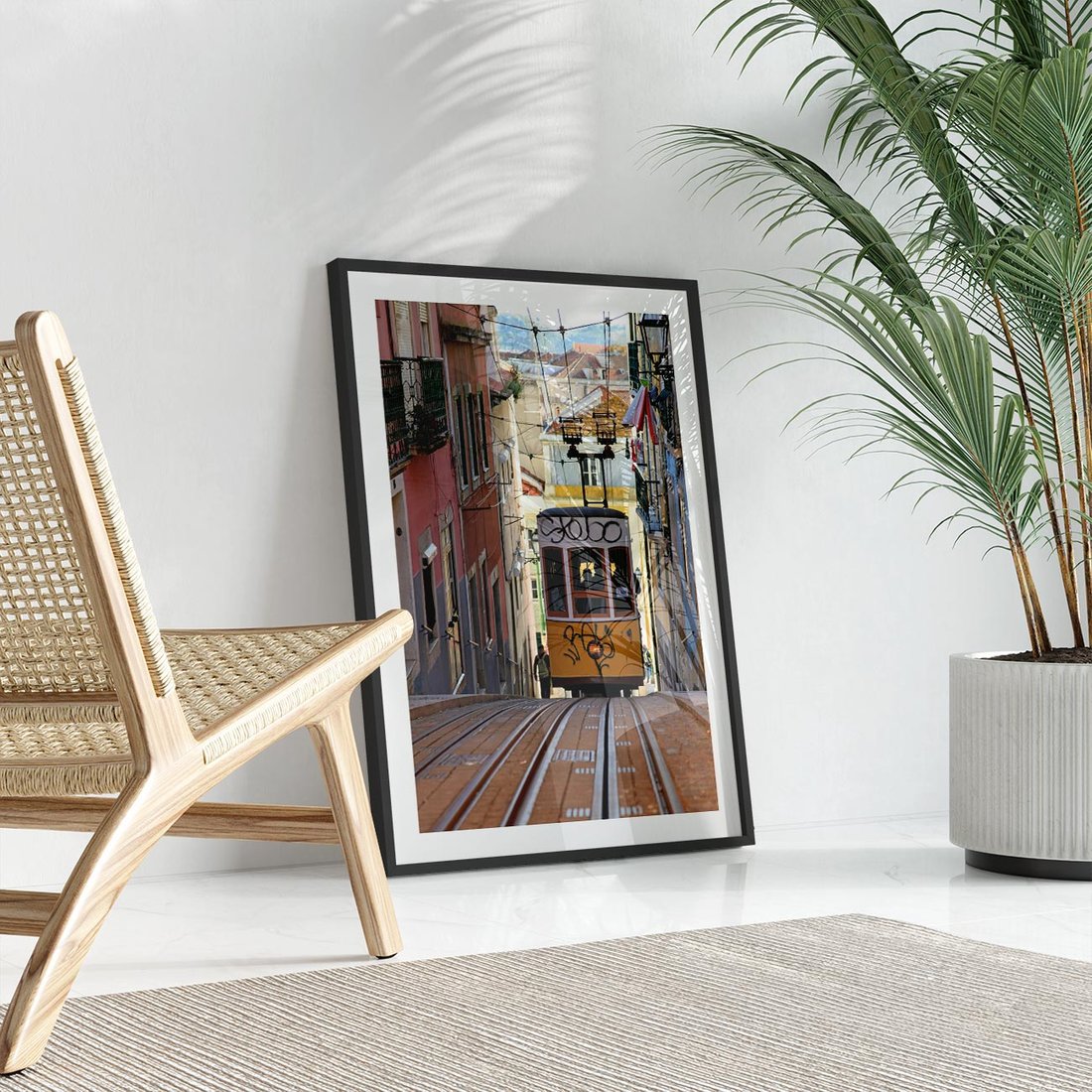 Plakat w ramie 50x70 - Lizbońskie tramwaje - podróż w czasie - Lizbona, tramwaj - rama czarna