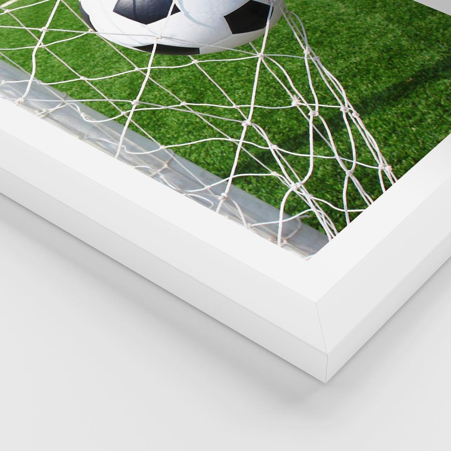 Plakat w ramie 50x70 - Namiętność Piłki i Gola - piłka nożna, gol - rama biała