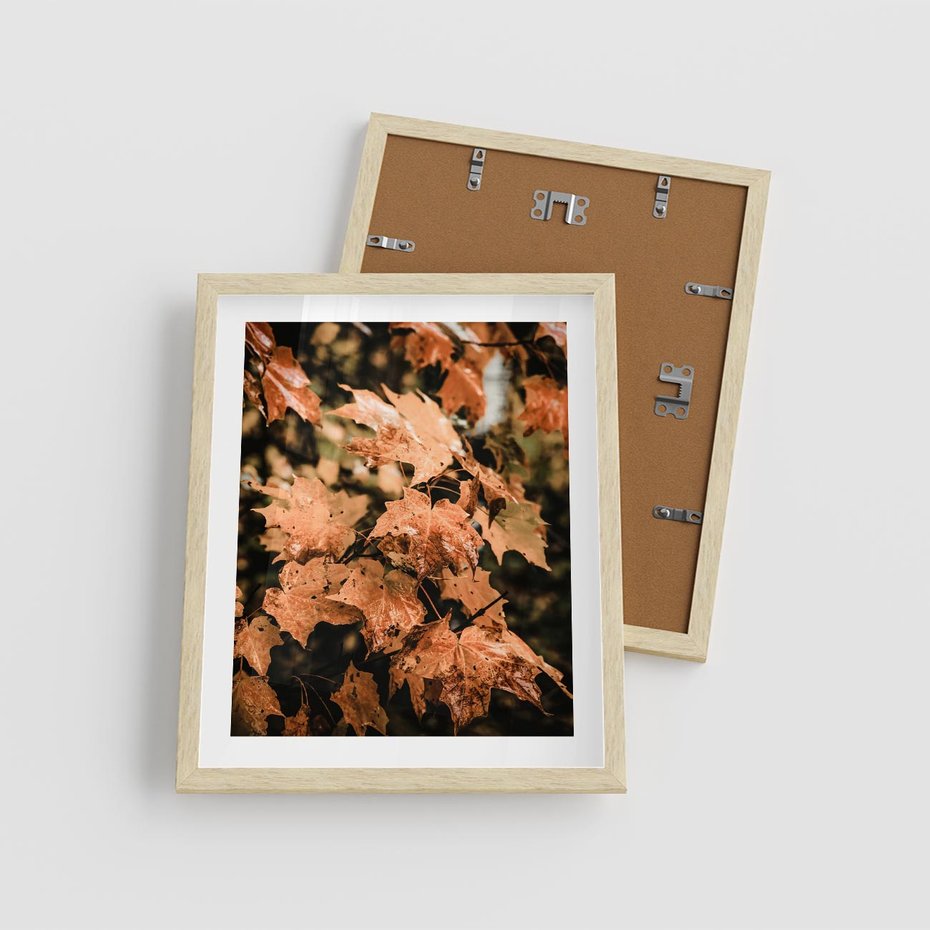 Plakat w ramie 40x50 - Ciepło Jesieni - jesienne pomarańczowe liśćie, jesień - rama drewno