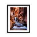 Plakat w ramie 40x50 - Tajemniczy świat jaskini i wodospadu - jaskinia, wodospad - rama czarna