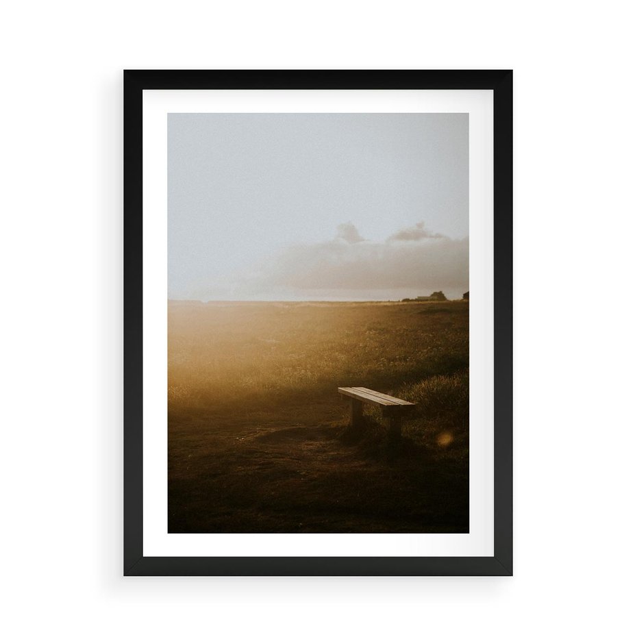 Plakat w ramie 50x70 - Mglisty zachód słońca na ławeczce - mgła, zachód - rama czarna