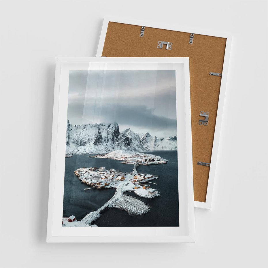 Plakat w ramie 50x70 - Ciepło i Urok Północy - skandynawskie, domki - rama biała