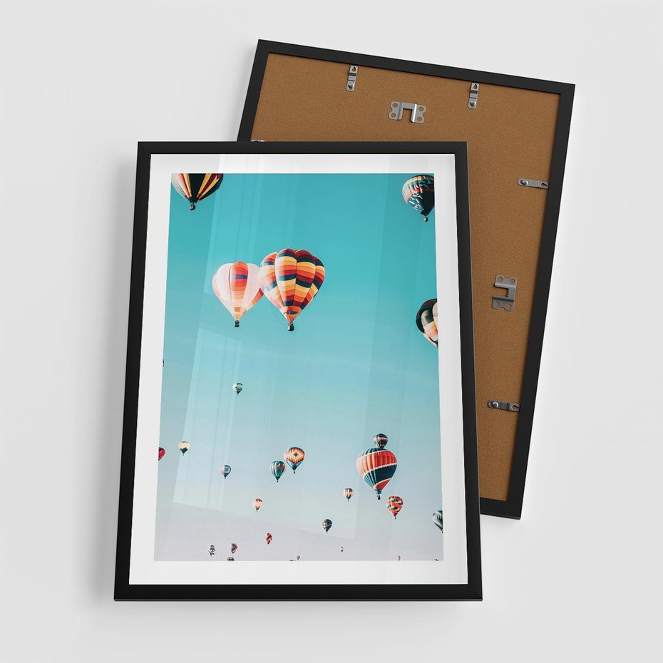 Plakat w ramie 50x70 - Balonowa Ekscytacja - balony latają w powietrzu, wyścigi balonów - rama czarna