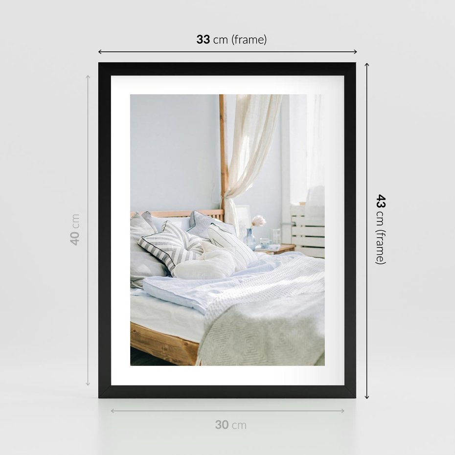 Plakat w ramie 30x40 - Relaks w Sypialni: Jasne Kolory - zdjęcie sypialni, łóżko - rama czarna