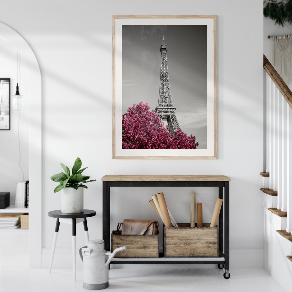 Plakat w ramie 40x50 - Różowy Paryż - czarno białe zdjęcie, wieża eiffla - rama drewno