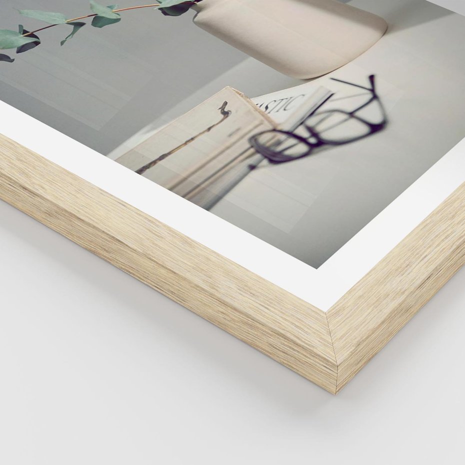 Plakat w ramie 50x70 - Eukaliptusowa Cisza - kompozycja, liście eukaliptusa w wazonie - rama drewno