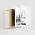 Plakat w ramie 40x50 - Chwila Zimowej Magii - iglasta gałązka, śnieg - rama drewno