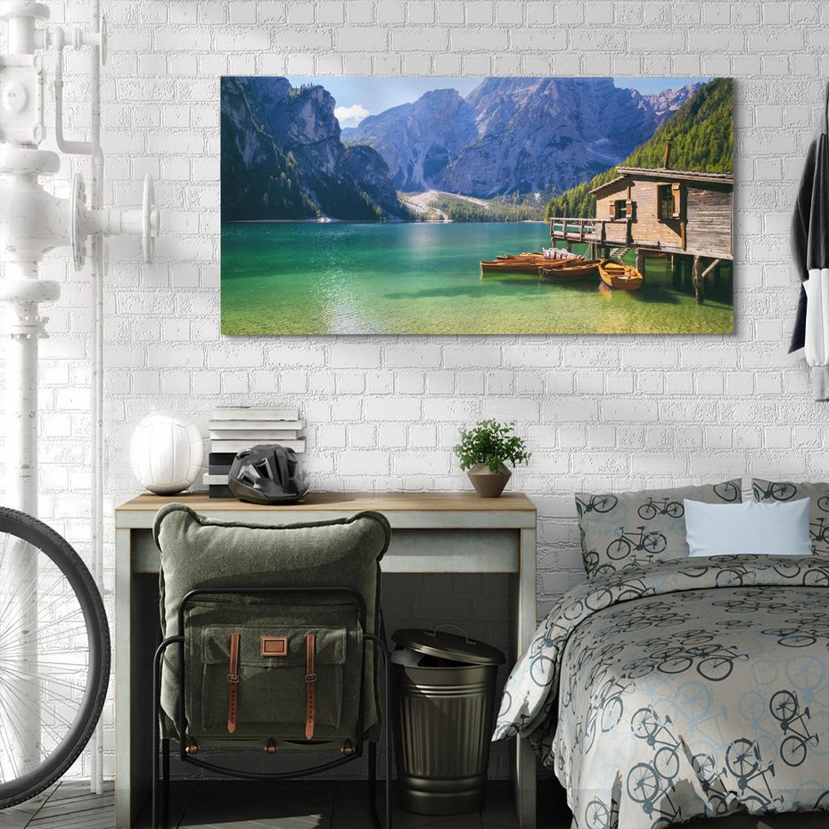 Obraz na płótnie 140x70 - Wzgórza i Jezioro: Urok Górskiej Przyrody - góry, jezioro