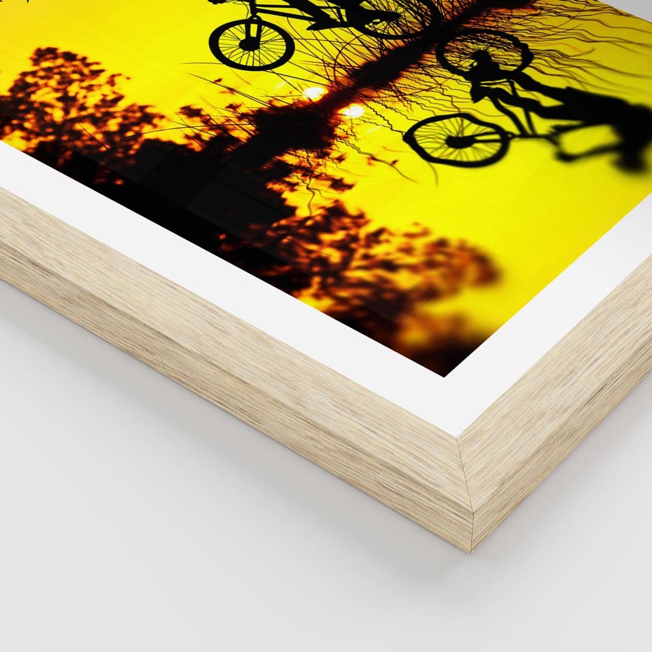 Plakat w ramie 30x40 - Rower przy zachodzie słońca - rower, zachód - rama drewno