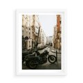 Plakat w ramie 50x70 - Ducha Przygody - motor, uliczka - rama biała