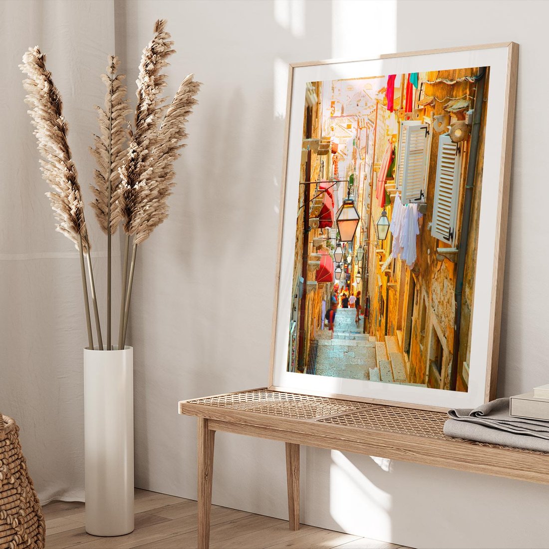 Plakat w ramie 40x50 - Odkryj tajemnice miasta - uliczka, perspektywa - rama drewno
