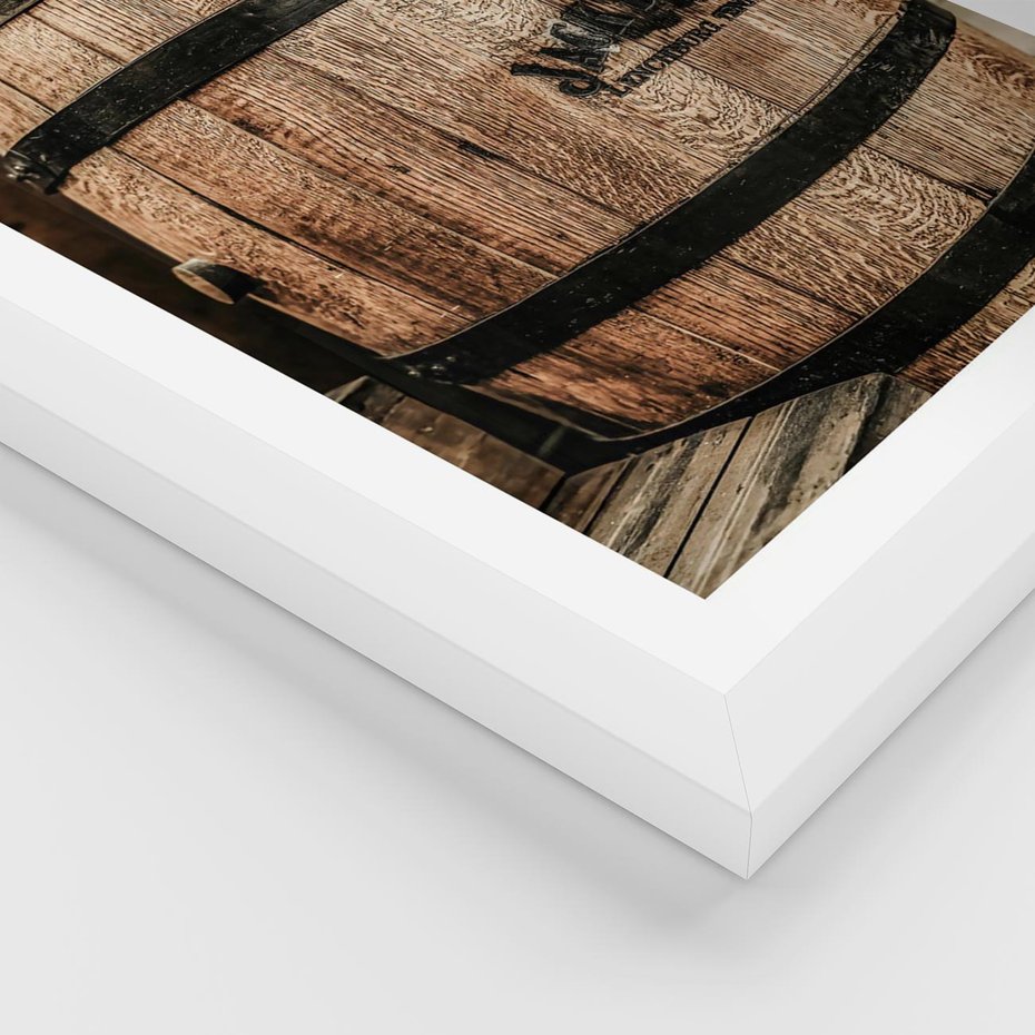 Plakat w ramie 30x40 - Rustykalna Whisky - beczka whiskey, jack daniel's - rama biała