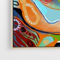 Obraz w ramie 50x50 - Kolorowe Wnętrza Kształtów - abstrakcyjny portret kobiety, twarz - rama drewno