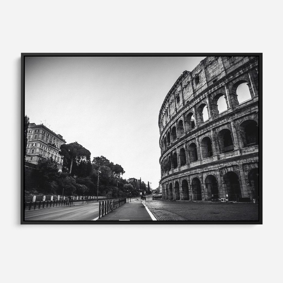 Obraz w ramie 70x50 - Echa Historii - czarno biała fotografia, koloseum - rama czarna