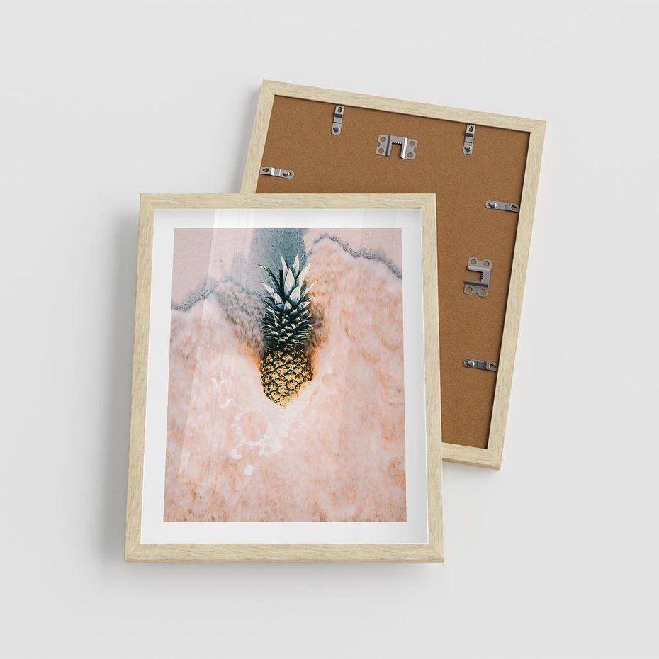 Plakat w ramie 40x50 - Egzotyczna Plaża - ananas, na plaży - rama drewno