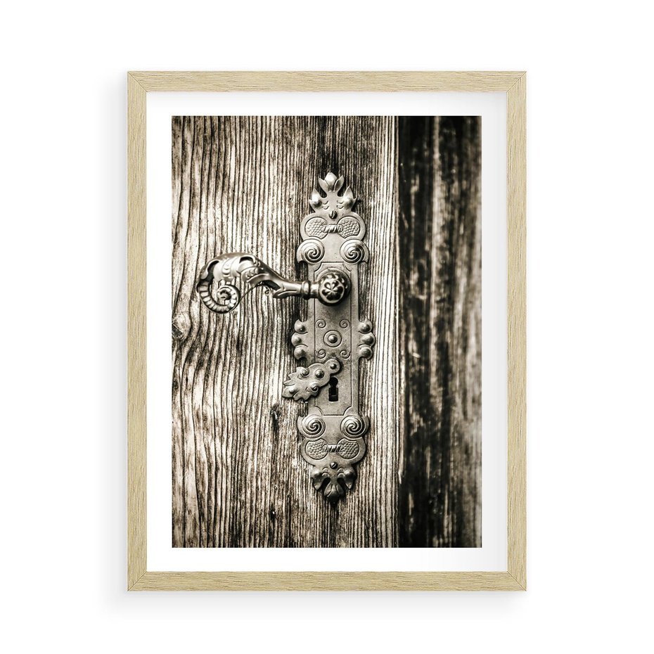 Plakat w ramie 50x70 - Stare Drzwi z Ozdobną Klamką - stare drzwi, klamka - rama drewno