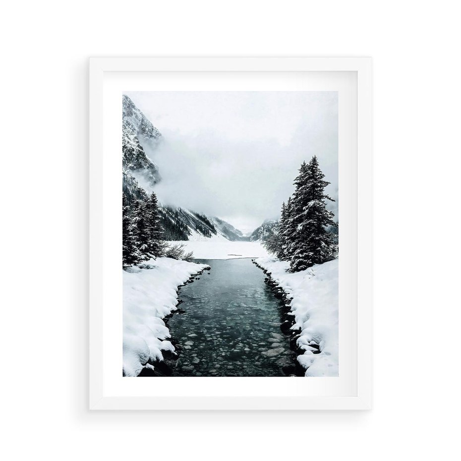 Plakat w ramie 40x50 - Zimowa Przyroda: Rzeka, Góry i Śnieg - zima, rzeka - rama biała