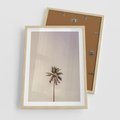 Plakat w ramie 50x70 - Samotna Palma pod Niebem - samotna palma, na tle nieba - rama drewno