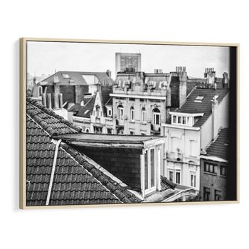 Obraz w ramie 70x50 - Miasto w Retro Odsłonie - fotografia czarno biała, ujęcie na dachy wielkiego miasta - rama drewno