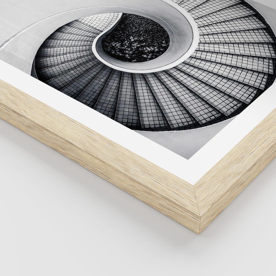 Plakat w ramie 40x50 - Nowoczesne Schody: Kręcone Piękno - nowoczesna architektura, kręcone schody - rama drewno
