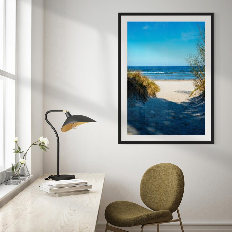 Plakat w ramie 50x70 - Spokój nad brzegiem morza - plaża, morze - rama czarna