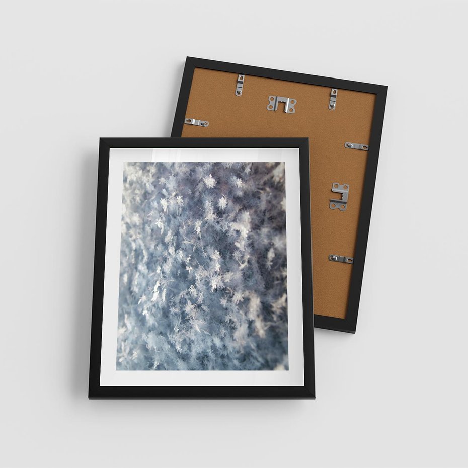 Plakat w ramie 40x50 - Magia Śnieżnych Kryształków - śnieg, szron - rama czarna
