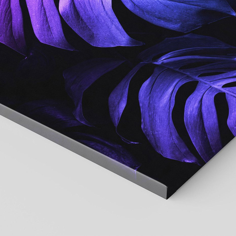 Obraz na płótnie 150x50 - Mroczna Magia Dżungli - mroczna grafika, fioletowe liście monstery na czarnym tle