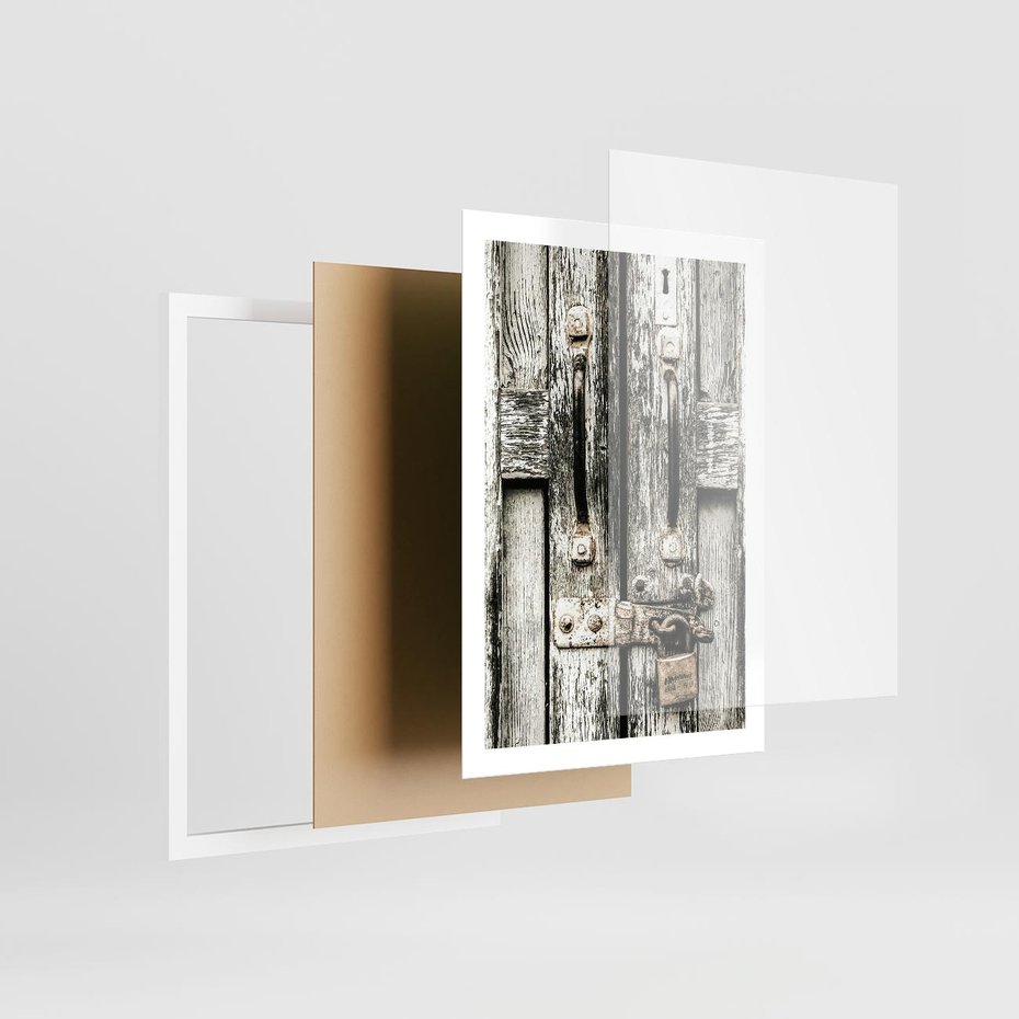 Plakat w ramie 50x70 - Retro Drzwi: Zamknięta Tajemnica - stare drzwi, kłódka - rama biała