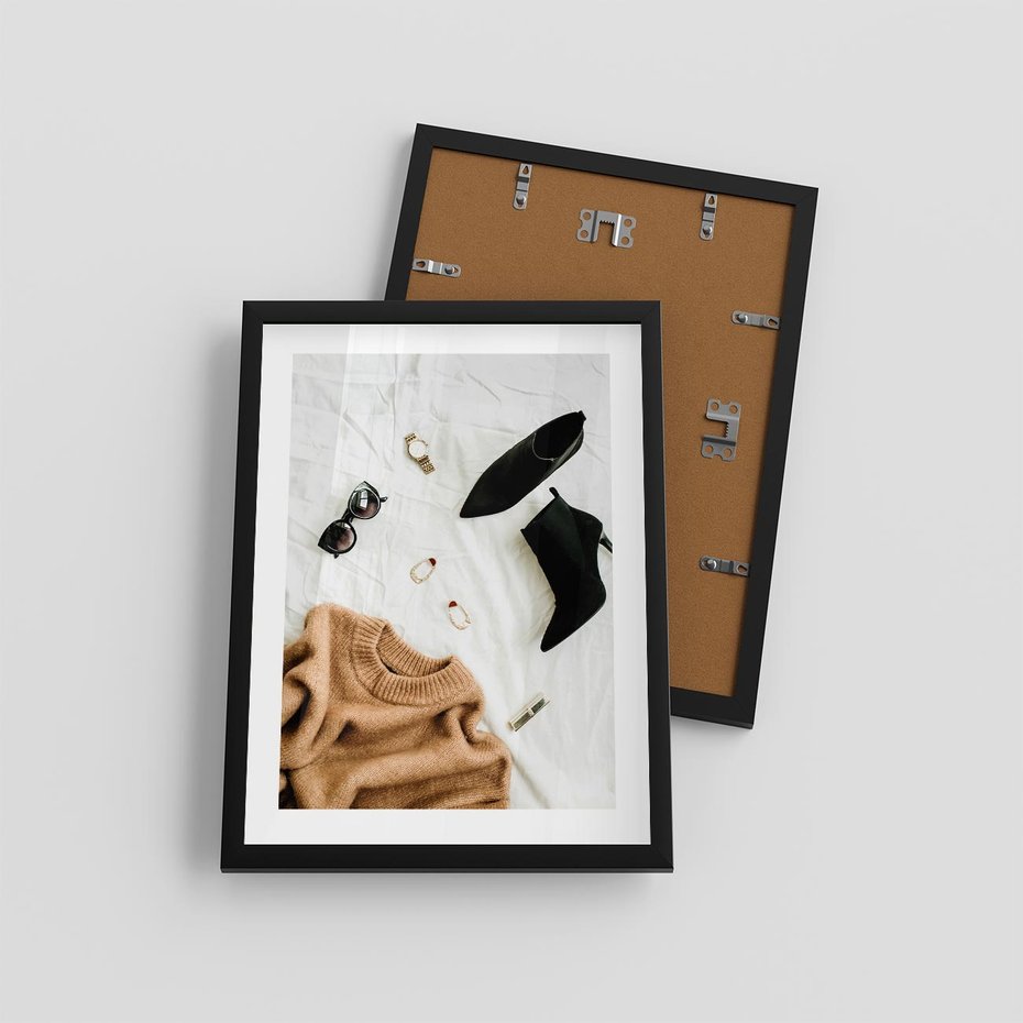 Plakat w ramie 30x40 - Styl i Klasyka - modowa fotografia, sweter - rama czarna