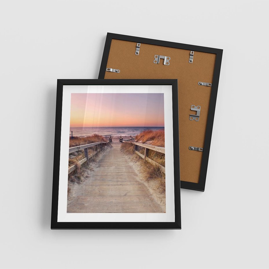 Plakat w ramie 40x50 - Spacer Wśród Przyboju - dróżka, morze - rama czarna