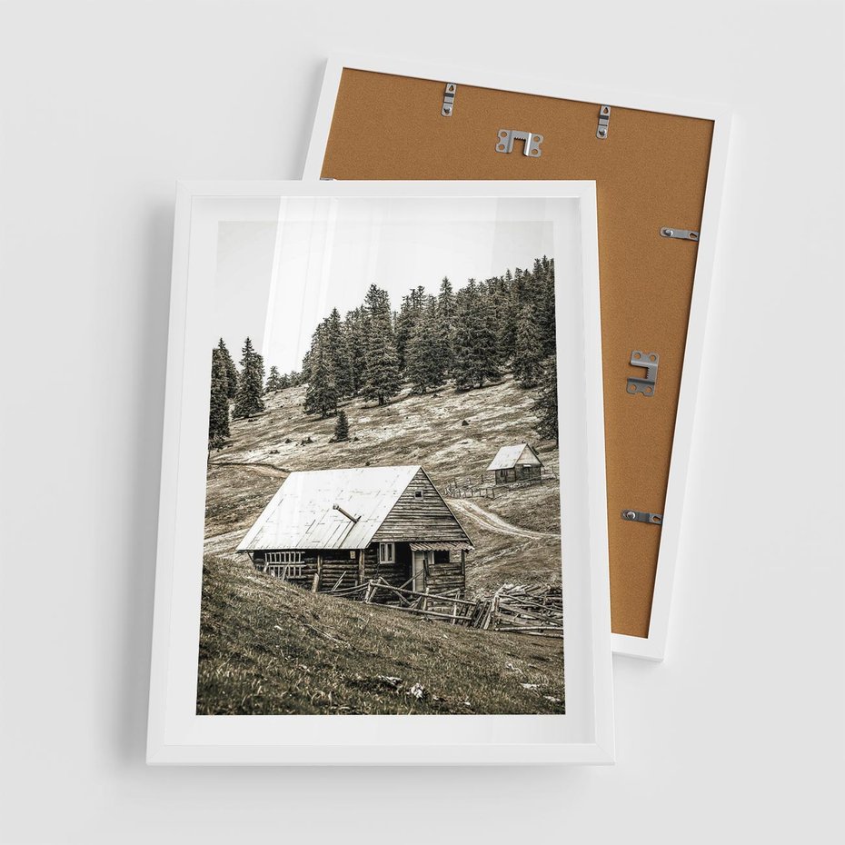 Plakat w ramie 50x70 - Ustronne Chatki w Górach - rustykalne domki w górach, sepia - rama biała