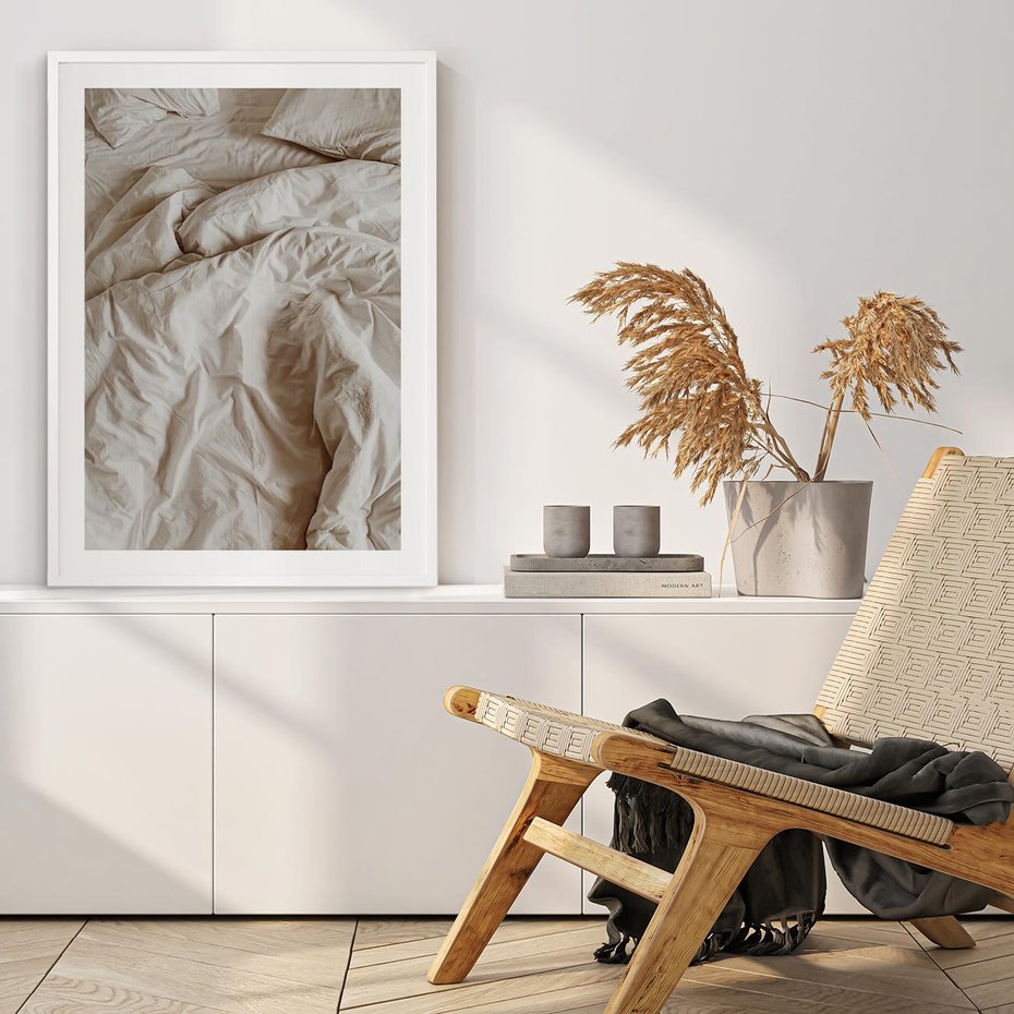 Plakat bez ramy 21x30 - Spokojna Noc - biała pościel, zdjęcie do sypialni