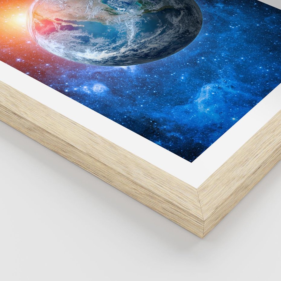 Plakat w ramie 40x50 - Planeta w nieskończoności - ziemia, kosmos - rama drewno