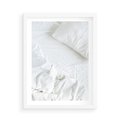 Plakat w ramie 50x70 - Sztuka i Komfort - pościel, biała kołdra poduszka - rama biała