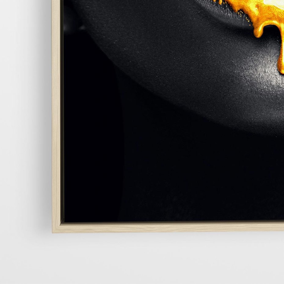 Obraz w ramie 80x80 - Złote Usta Kobiety - złote, usta - rama drewno