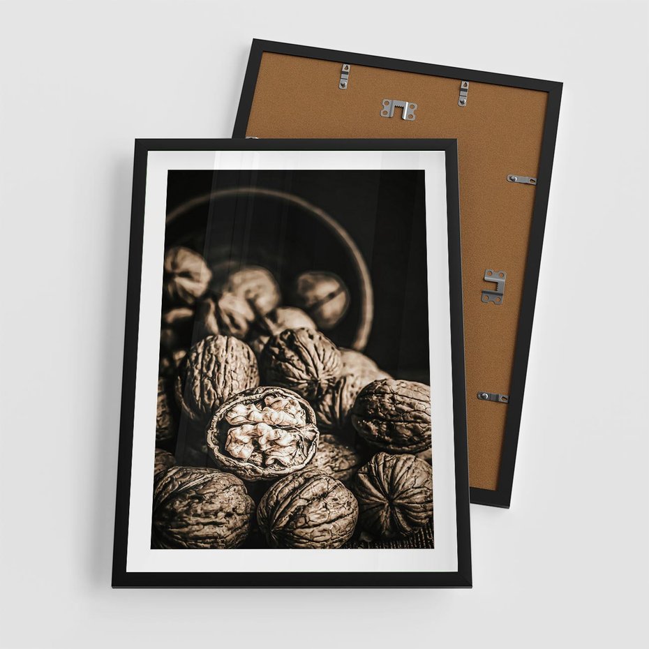 Plakat w ramie 50x70 - Orzechy Włoskie w Sepii - orzechy włoskie, fotografia retro - rama czarna