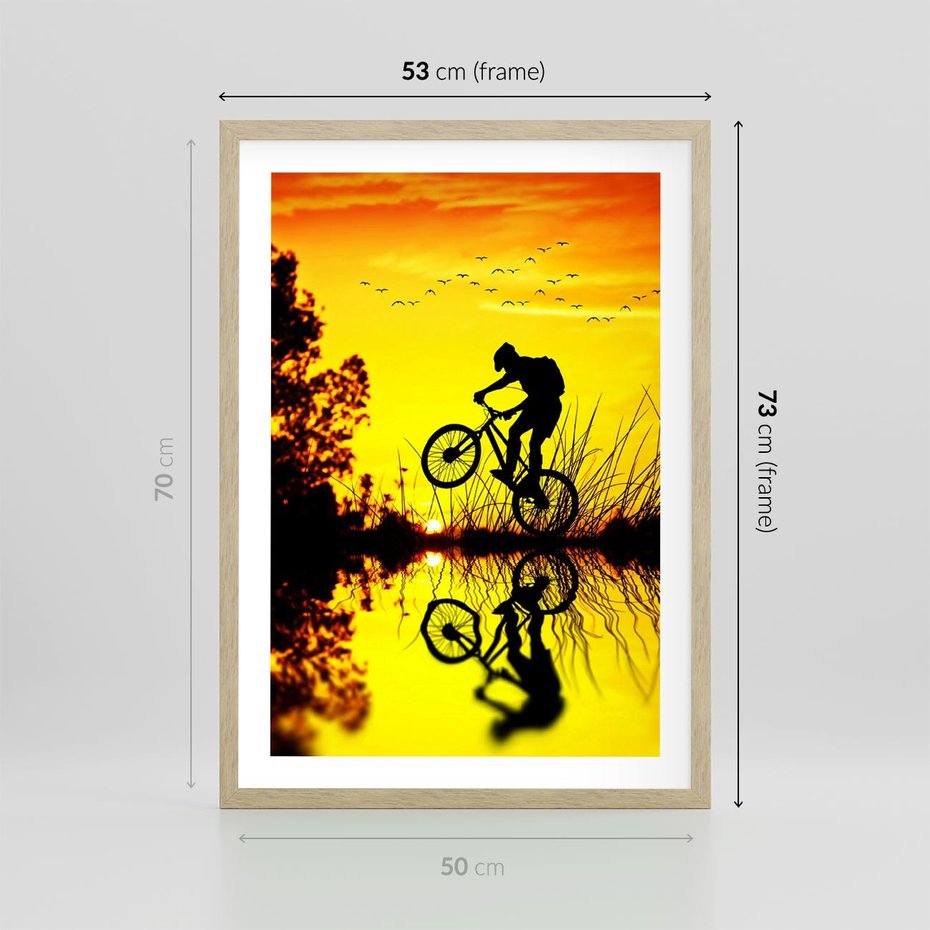 Plakat w ramie 50x70 - Rower przy zachodzie słońca - rower, zachód - rama drewno