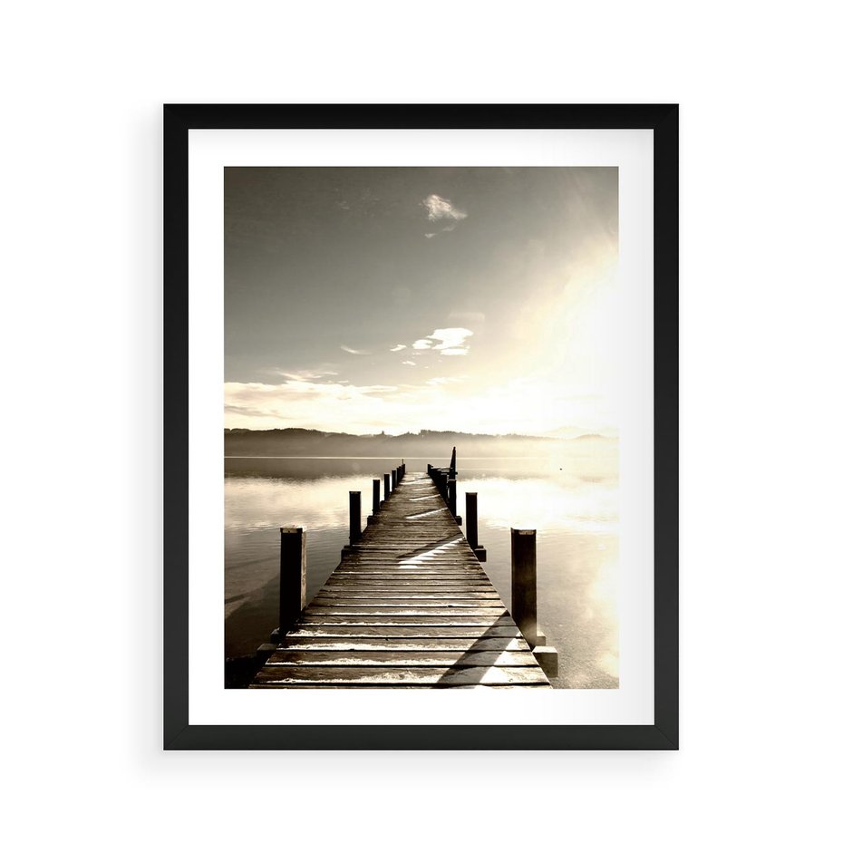 Plakat w ramie 40x50 - Mglisty poranek na pomostcie - pomost, mgła - rama czarna