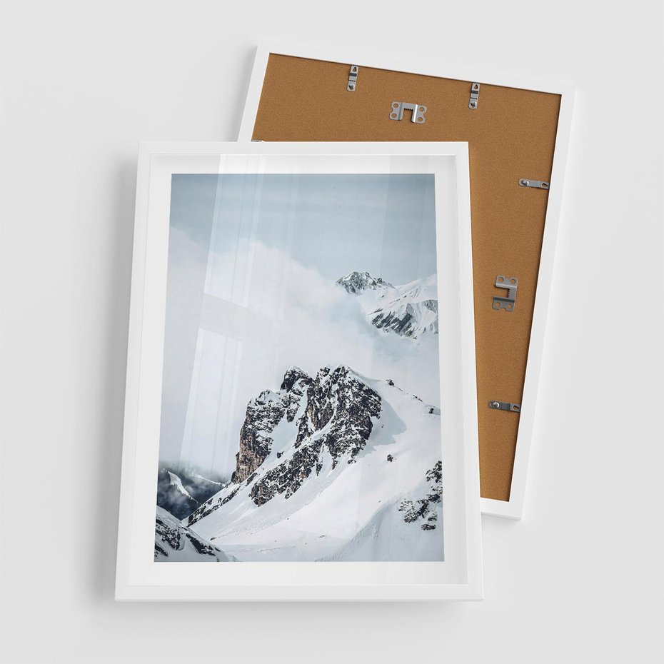 Plakat w ramie 50x70 - Górski Majestat - górskie szczyty pod śniegiem, górski krajobraz - rama biała