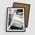 Plakat w ramie 50x70 - Wznoszący się Wysoko - architektura, wysoki wieżowiec - rama czarna