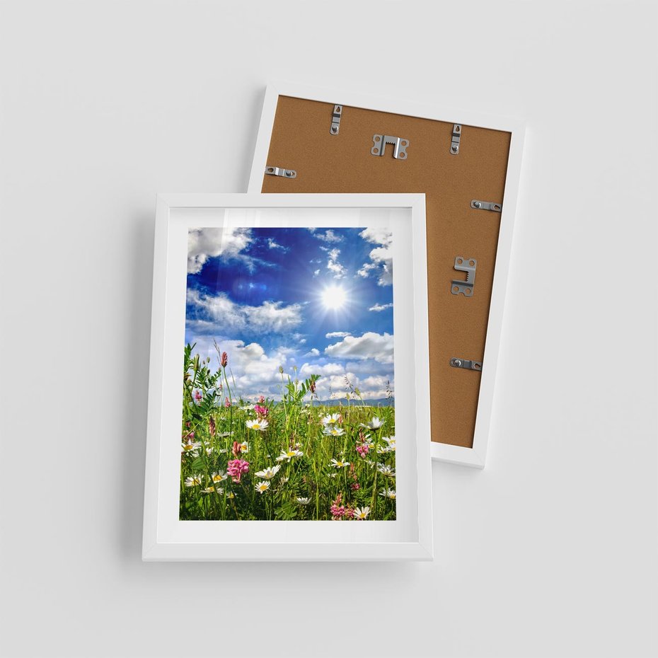 Plakat w ramie 30x40 - Niebiańska łąka pełna kwiatów - łąka, niebo - rama biała