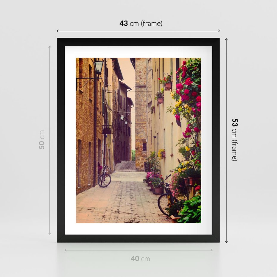 Plakat w ramie 40x50 - Rowerowa przygoda w uliczkach pełnych perspektywy - uliczka, perspektywa - rama czarna